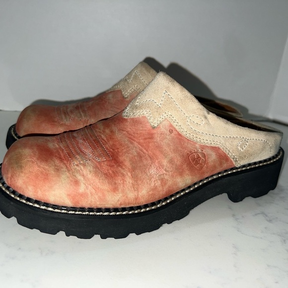 ‼️SOLD‼️‼️Cream and Red Loafers with Slip-On Design - Picture 4 of 9